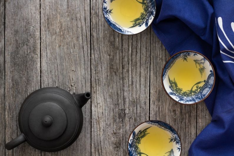 Moroccan Tea Set - black teapot and three white cups