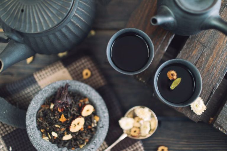 Oolong Tea Pot - photo of teacup with coffees